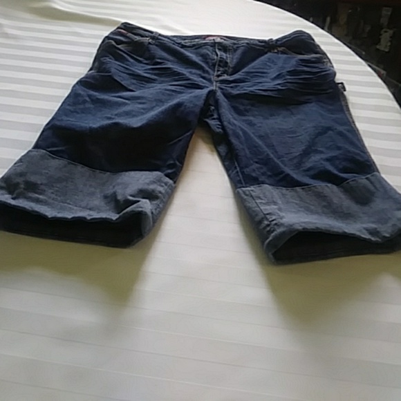 Jean - Picture 2 of 8